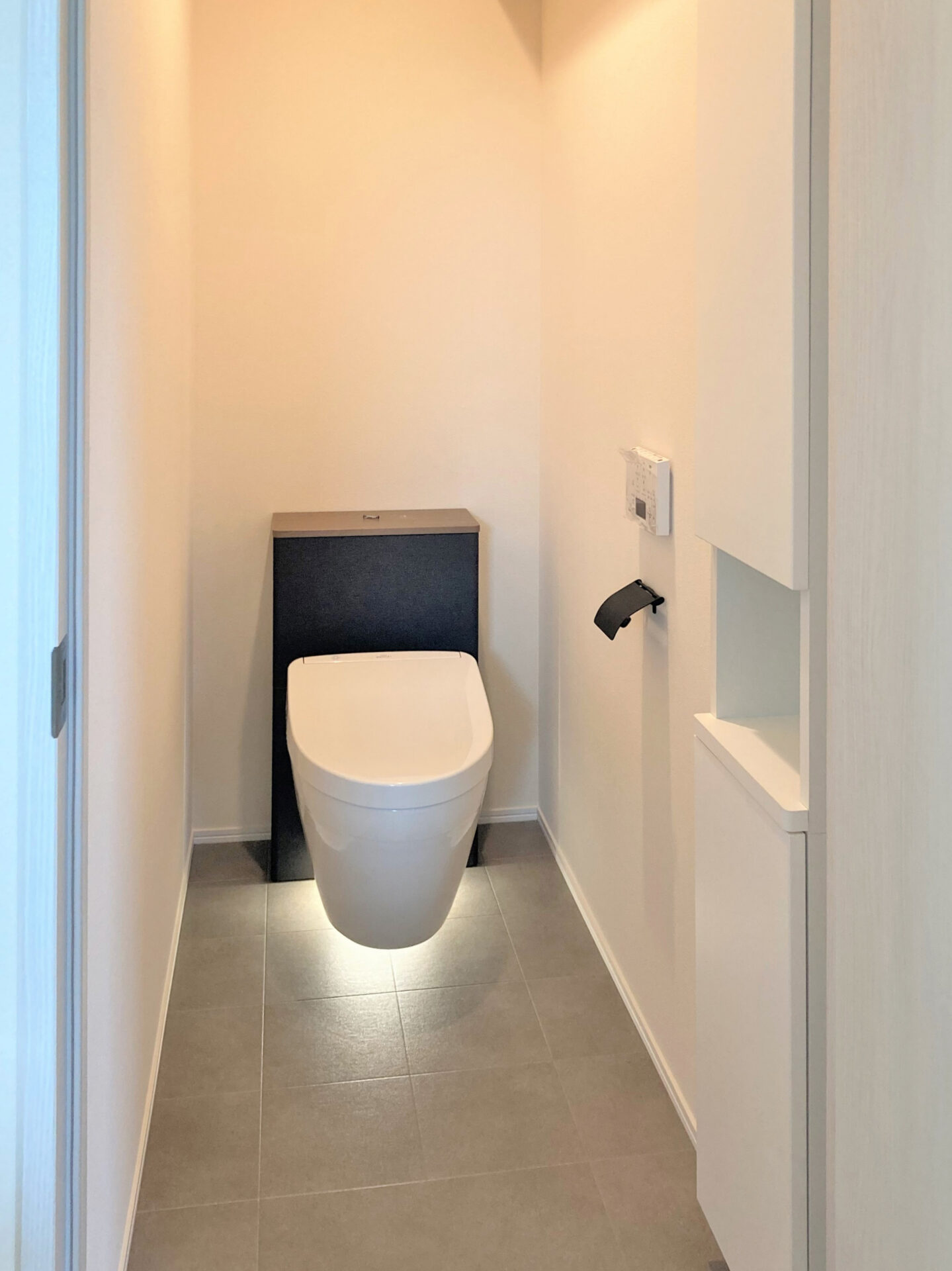 フロートトイレと間接照明